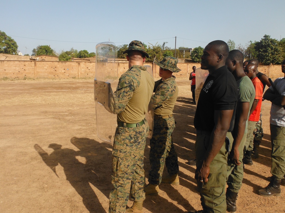 Marines advise Burkinabé Gendarmerie