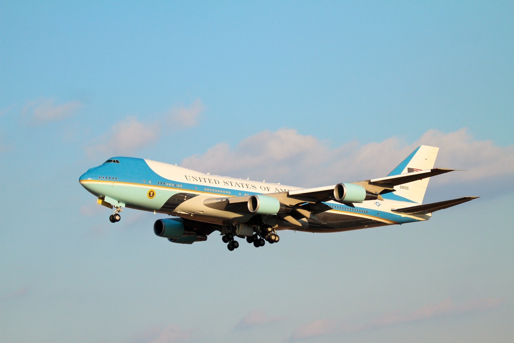 US Air Force VC-25 trains in Atlantic City