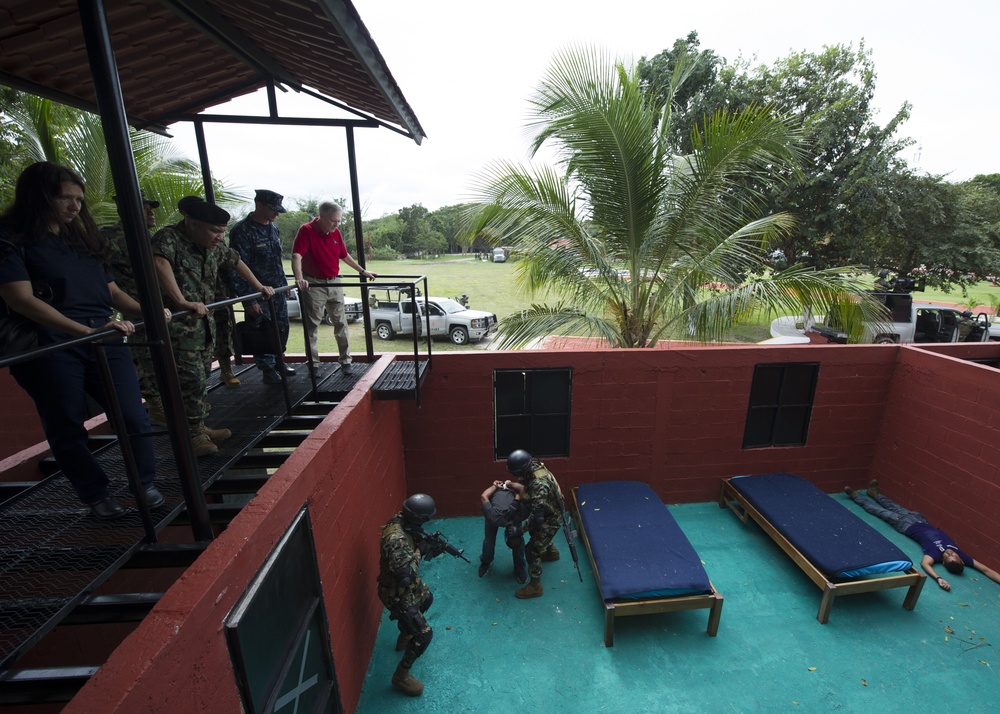 Secretary of the Navy visits San Luis Carpizo Training Facility