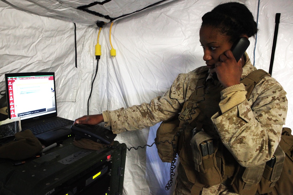 CLR-1 Marines keep communication flowing during Steel Knight