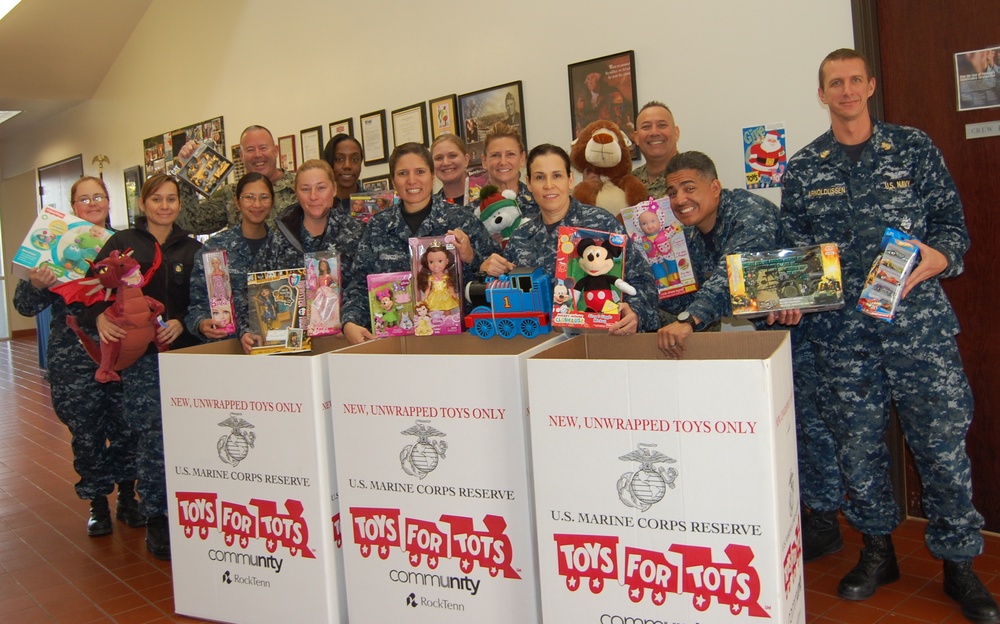 Chiefs and First Class Petty Officers participate in Toys for Tots