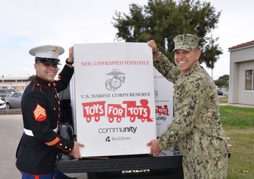 Chiefs and First Class Petty Officers participate in Toys for Tots