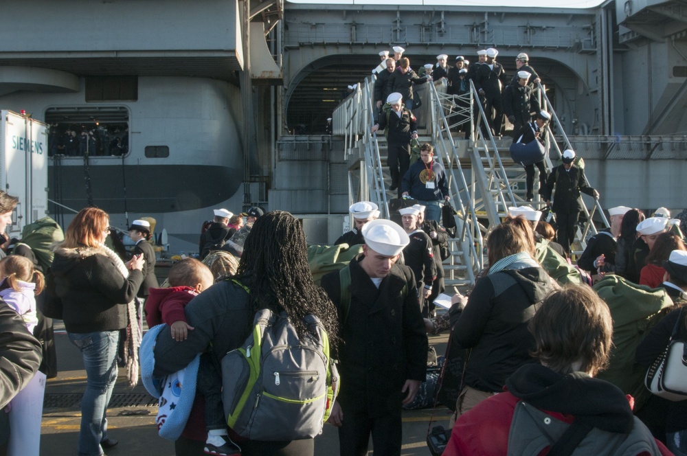 USS Nimitz homecoming
