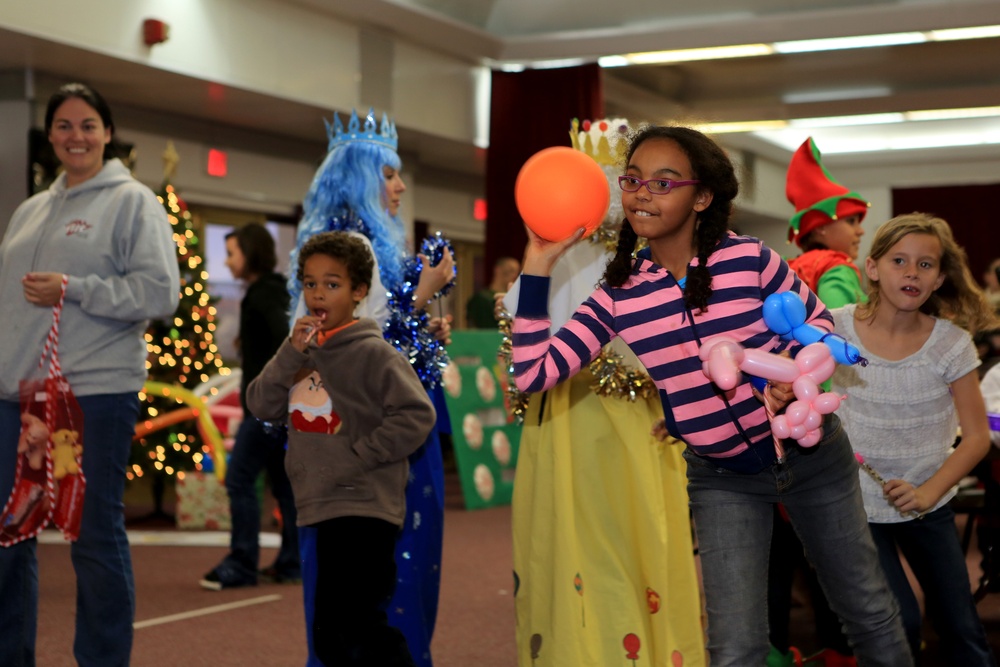 Crisis Response Marines celebrate Christmas with MorÃ³n Air Base families