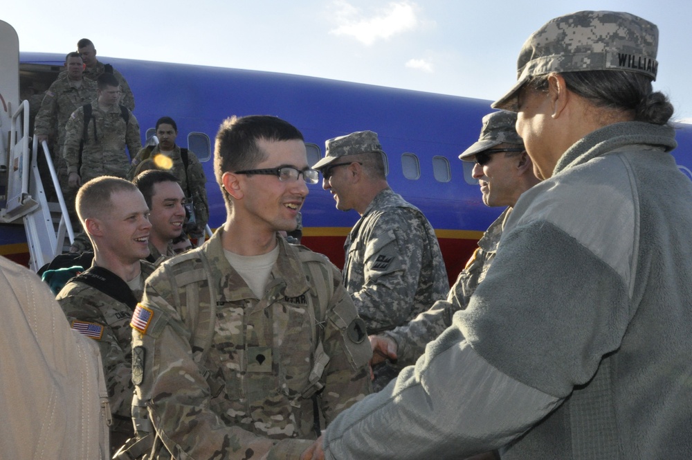 Welcome home 198th Expeditionary Signal Battalion, Advance Party Welcome home 198th Expeditionary Signal Battalion, Advance Party