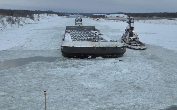 USCGC Mackinaw to the rescue