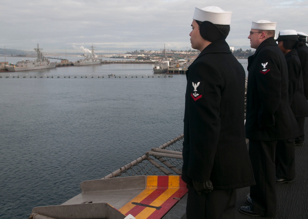 USS Nimitz arrives at Naval Station Everett