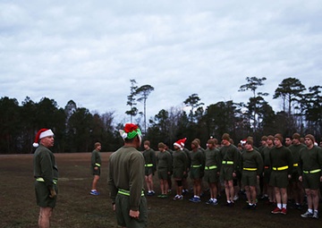 Jingle on the left foot: Med Bn. runs to celebrate the holidays