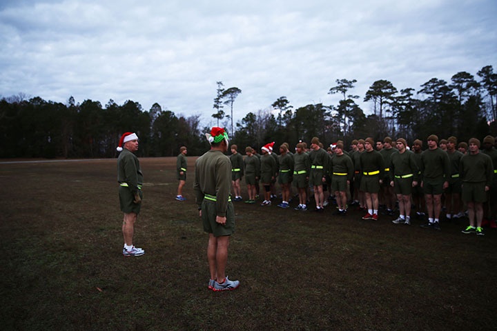 Jingle on the left foot: Med Bn. runs to celebrate the holidays