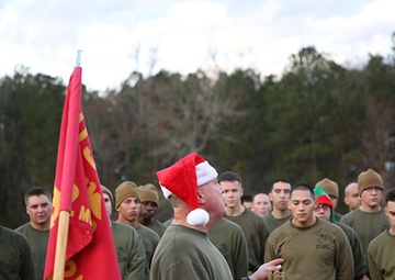 Jingle on the left foot: Med Bn. runs to celebrate the holidays