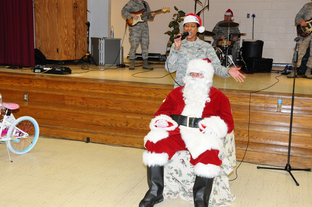 Joint Base helps spread holiday cheer to local youth