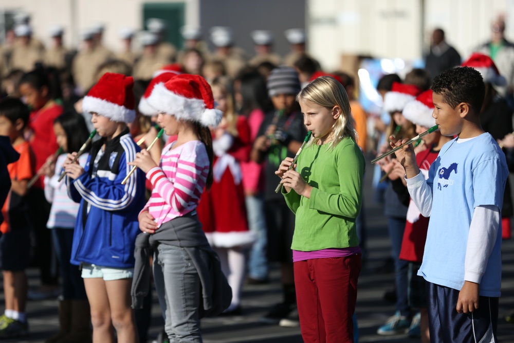 MAG-39 and Carillo Elementary School share the Christmas spirit with each other