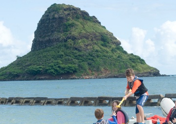 Students find Hawaii’s winter marvels in marina class