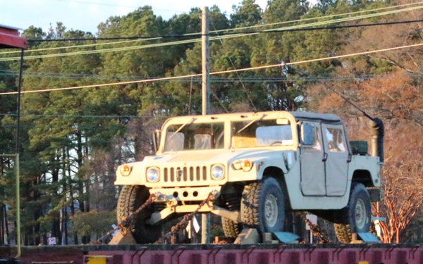 226th Rails soldiers move it!
