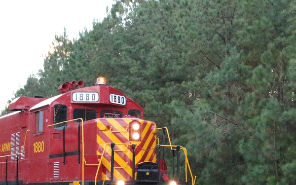 226th Rails soldiers move it at Eustis