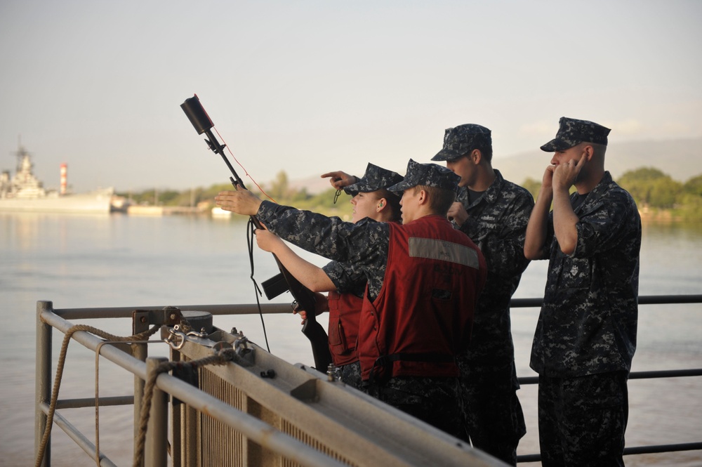 USS Nimitz arrives at Joint Base Pearl Harbor-Hickam