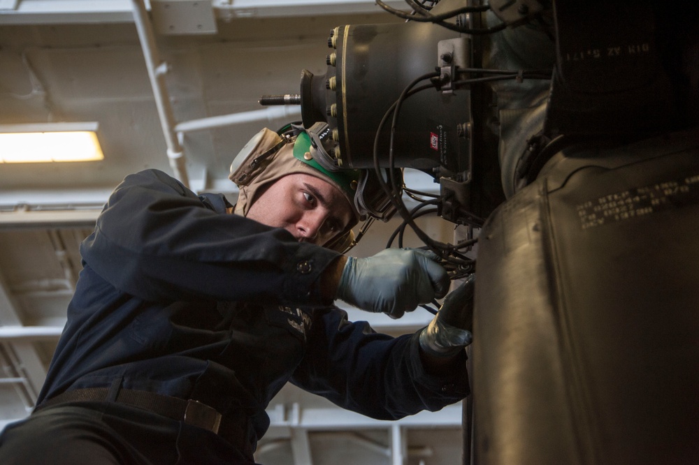 E-2C Hawkeye maintenance