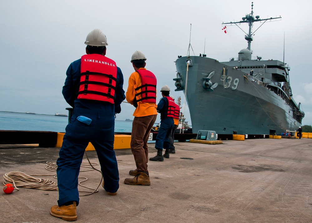 USS Emory S. Land arrives at US Navy Support Facility Diego Garcia