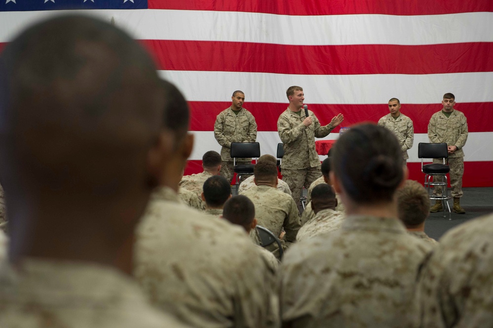 Dakota Meyer visits Boxer