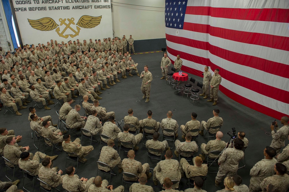 Dakota Meyer visits Boxer