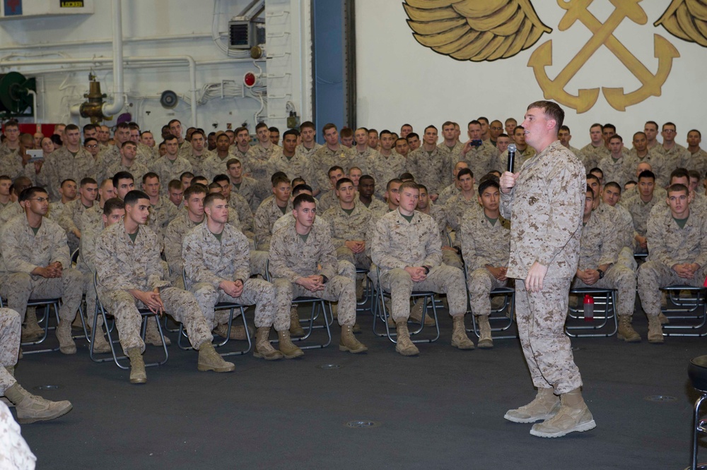 Dakota Meyer visits Boxer