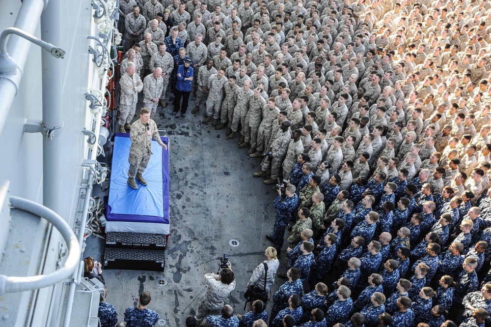 Dakota Meyer visits Boxer