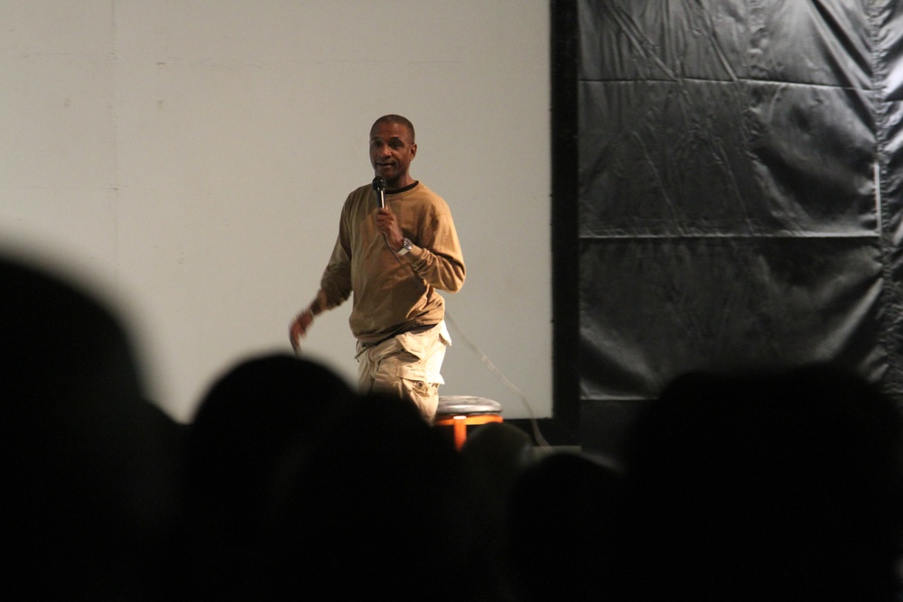 Tommy Davidson gets deployed troops laughing on New Year’s Day