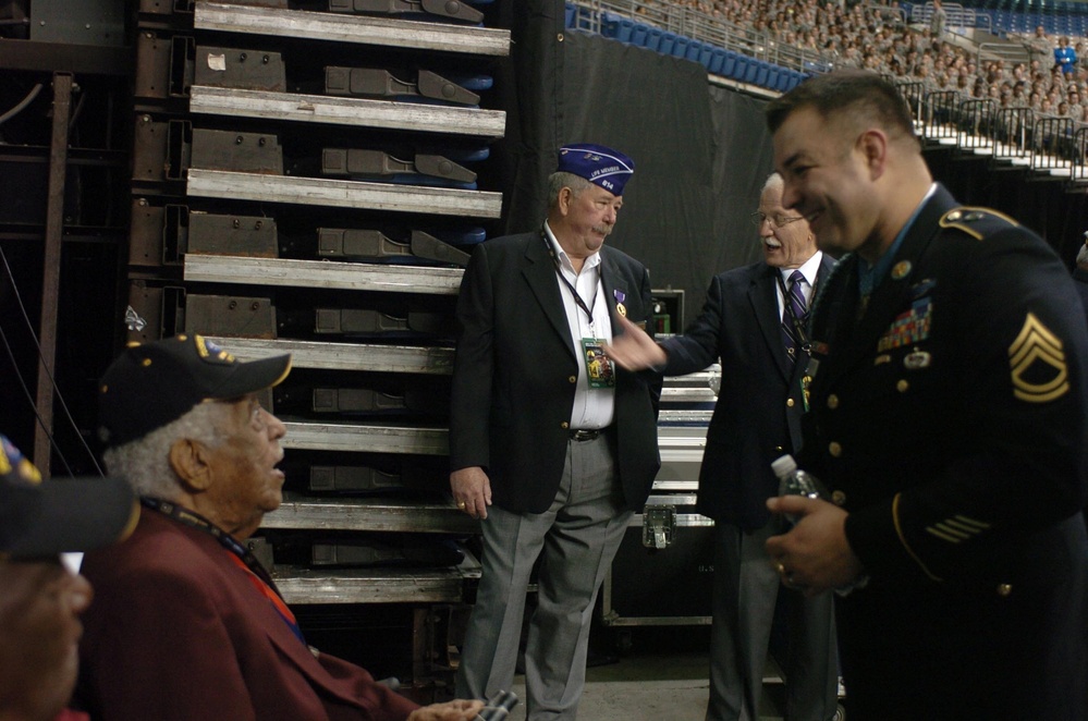 Medal of Honor recipient Petry speaks to veterans