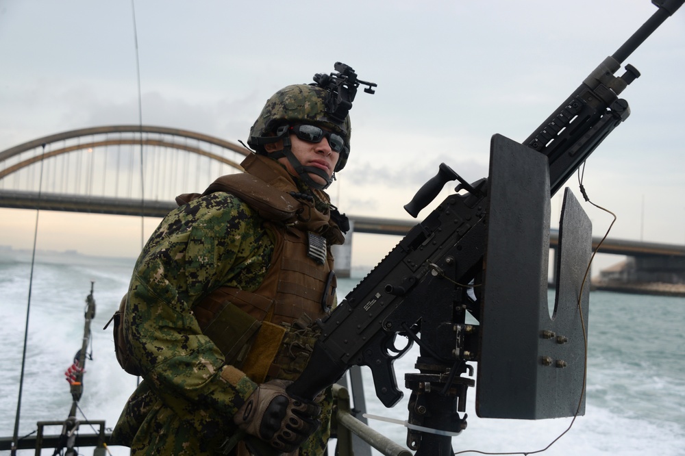 Riverine command boat training