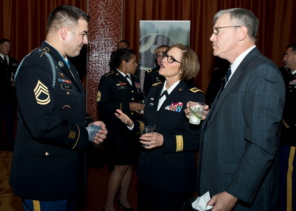 Medal of Honor recipient speaks with surgeon general of the Army