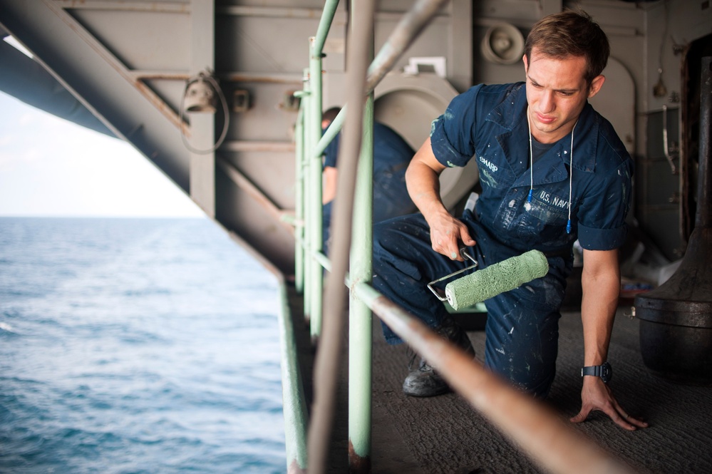 DVIDS - Images - USS Harry S. Truman sailors paint weather deck railing