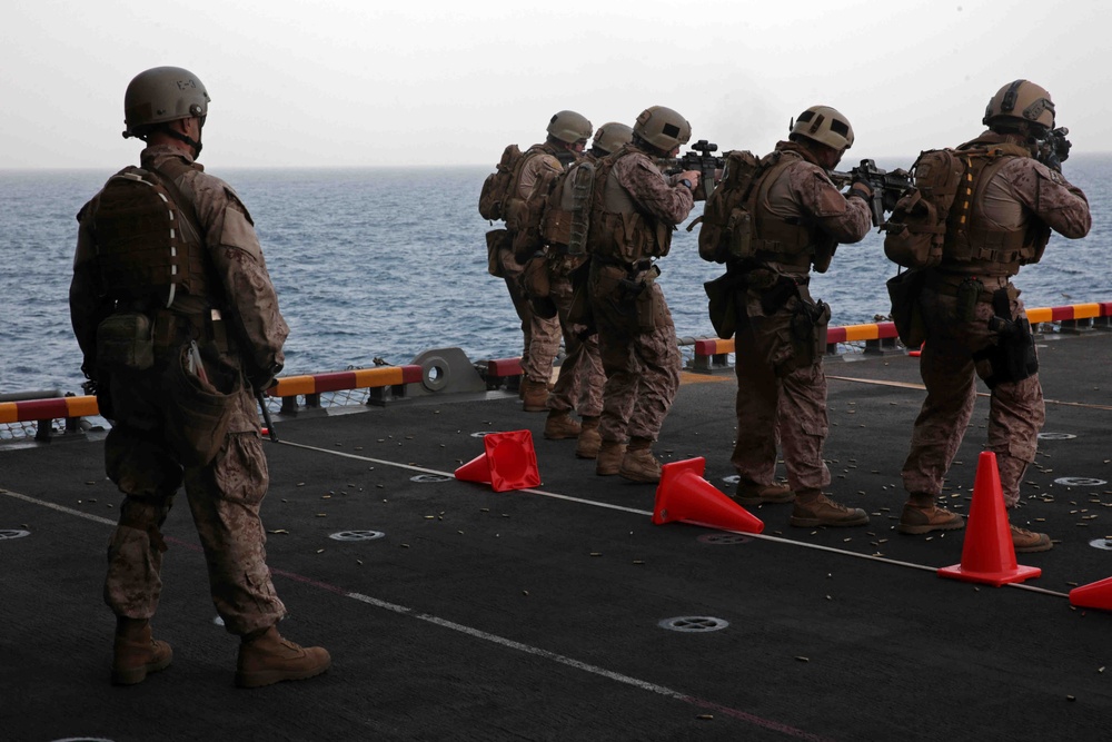 BLT Recon, 13th MEU Sights in at Sea