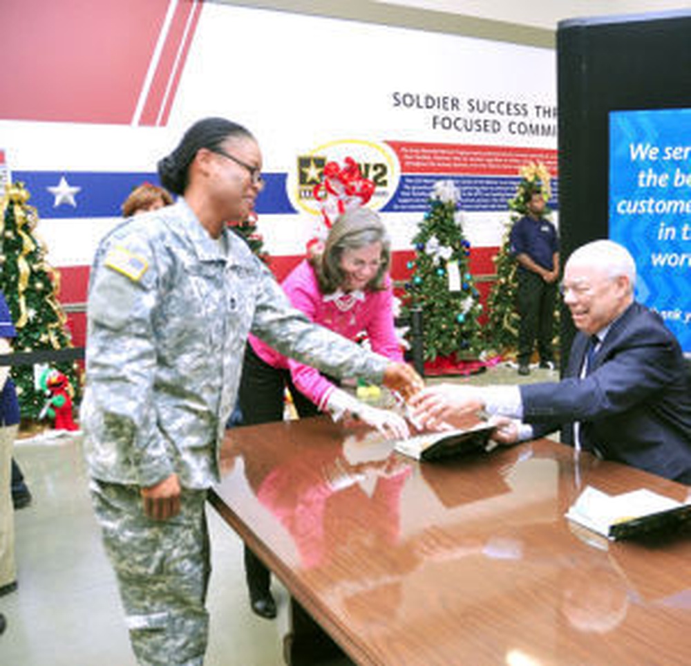 DVIDS Images Colin Powell book tour Fort Belvoir Exchange