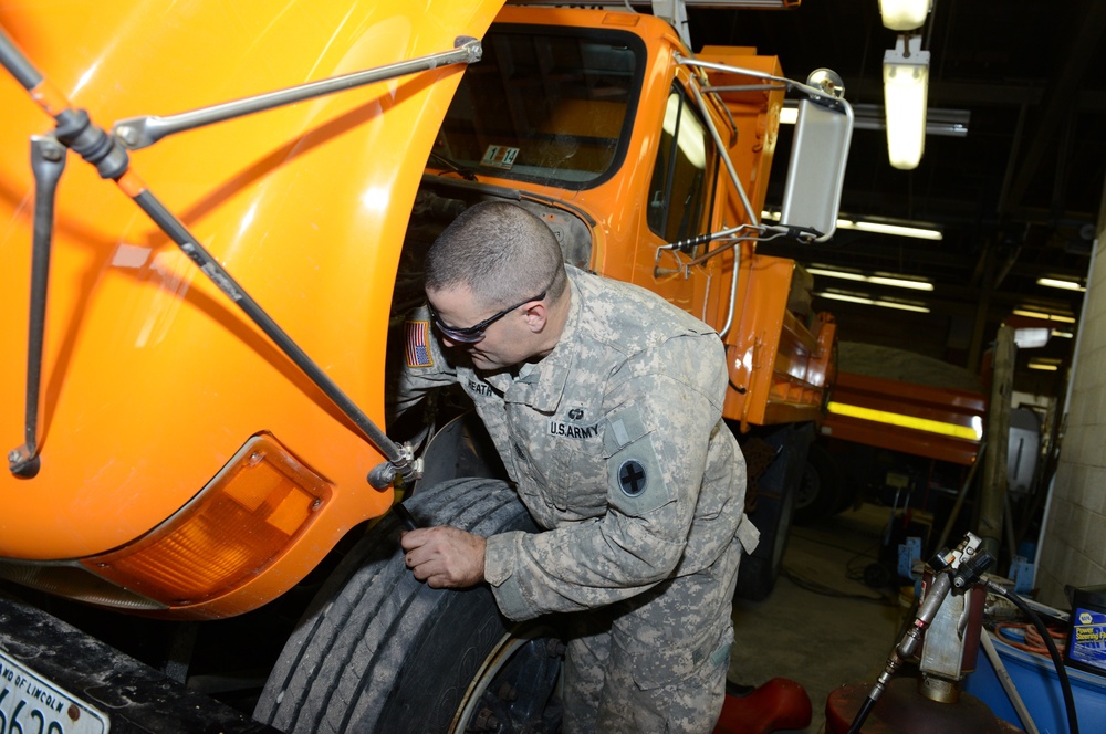 Illinois National Guard mechanics called to State Active Duty to assist Illinois Department of Transportation