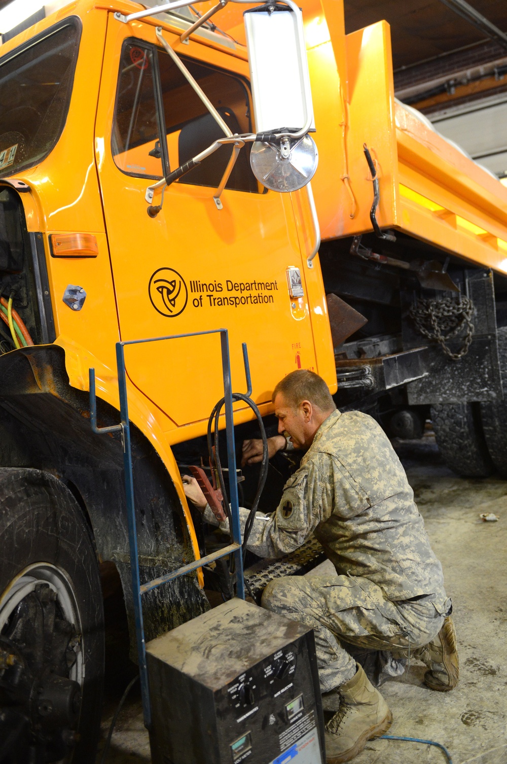 Illinois National Guard mechanics called to State Active Duty to assist Illinois Department of Transportation