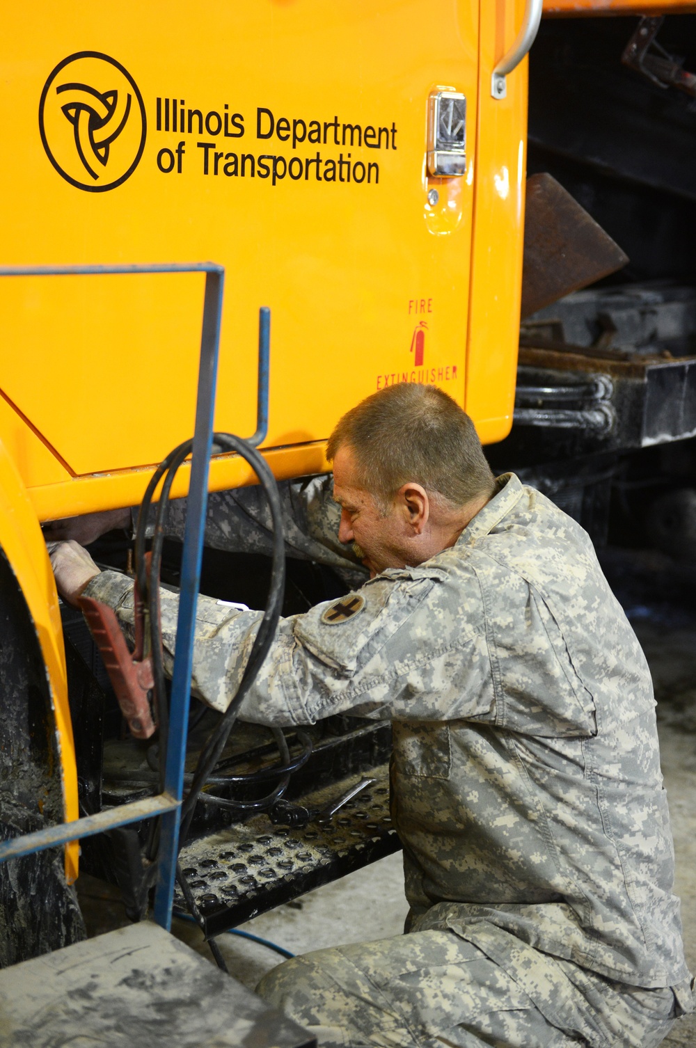 Illinois National Guard mechanics called to State Active Duty to assist Illinois Department of Transportation