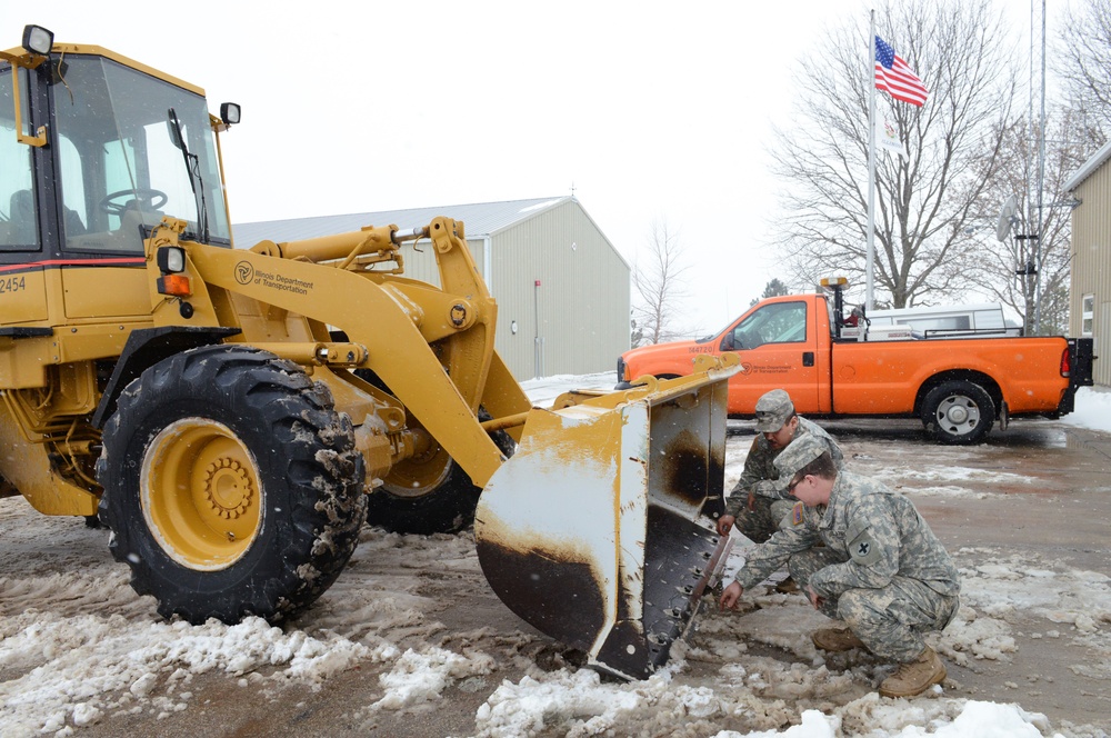 Illinois National Guard mechanics called to State Active Duty to assist Illinois Department of Transportation