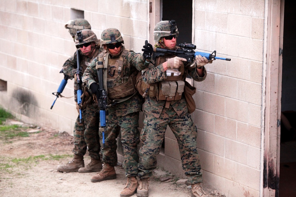 Special Operations Training Group prepares 2/1 Marines for MEU