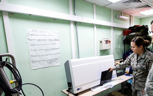 TCM commander learns X-ray techniques