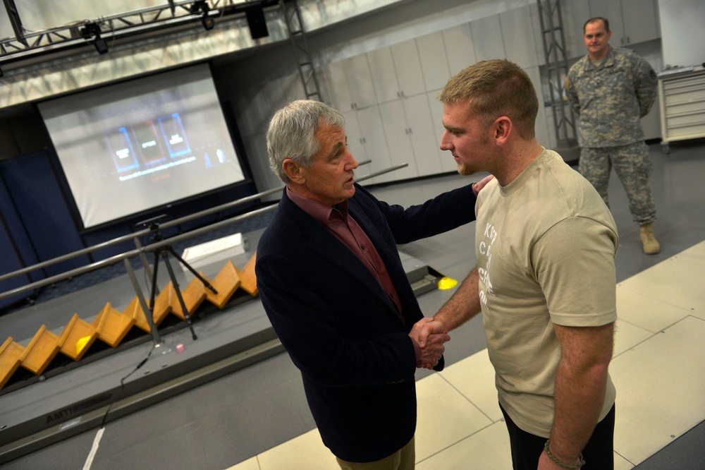Secretary of defense tours Center for the Intrepid