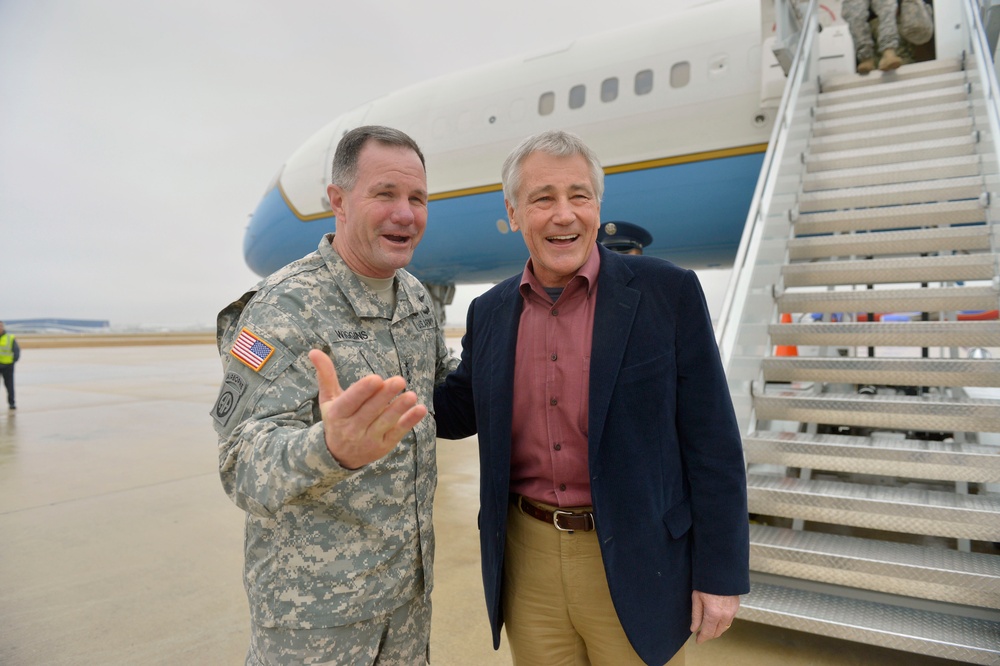Secretary of defense visits Brooke Army Medical Center