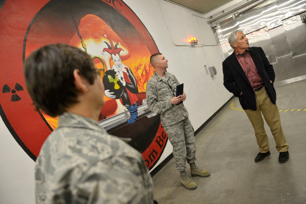 Secretary of defense visits Sandia National Laboratories