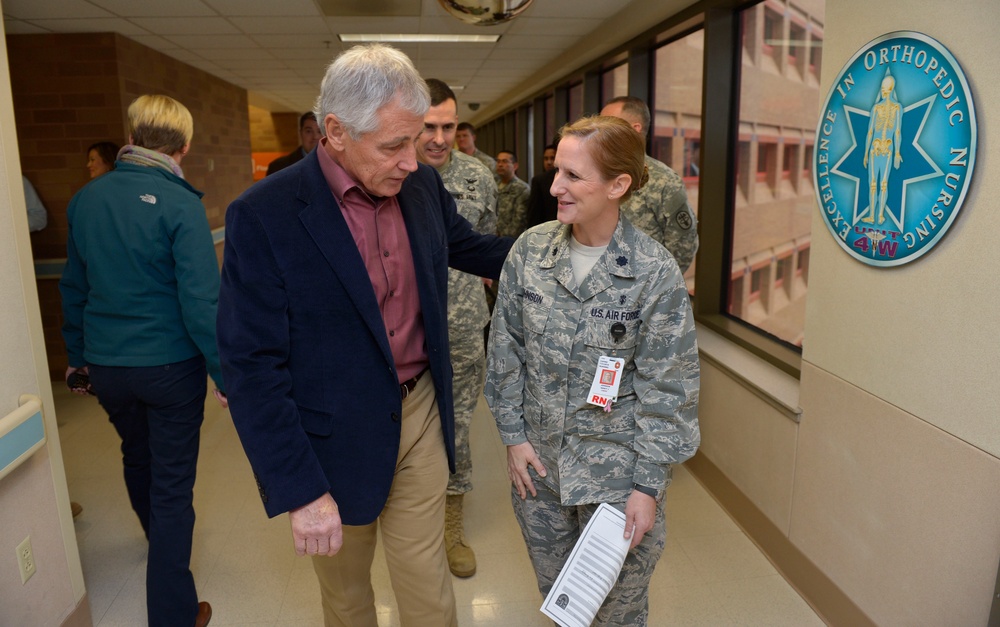 Secretary of defense visits Brooke Army Medical Center