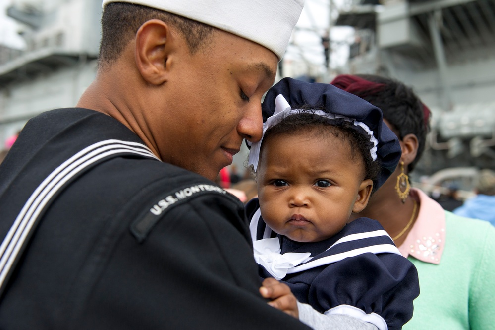 Guided-missle cruiser USS Monterey (CG-61) Homecoming