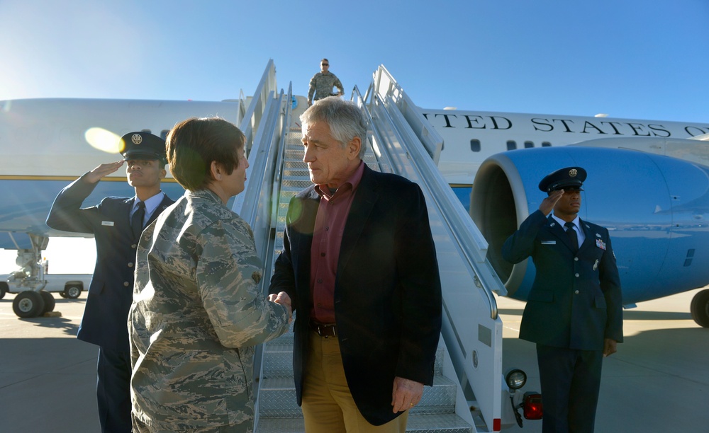 Hagel visits Albuquerque