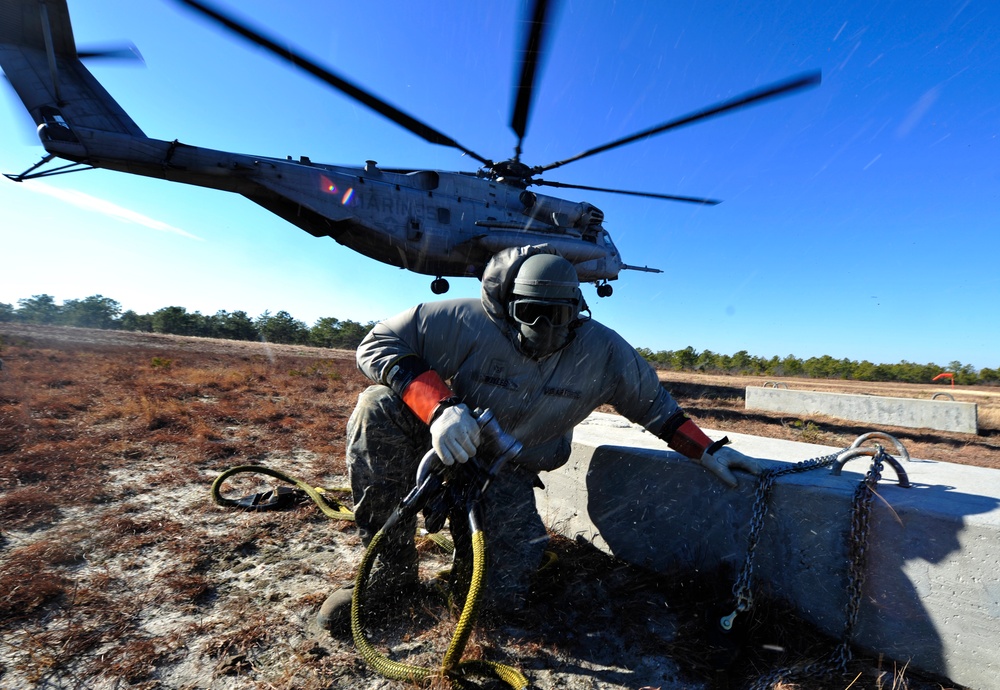 HMH-772 sling load training with 621 CRW at Warren Grove range complex