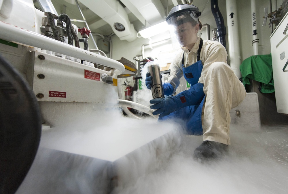 Odor test on liquid oxygen