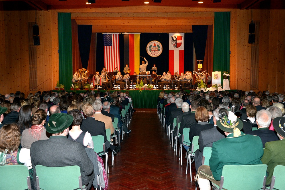 DOD Center anchors German New Year celebration