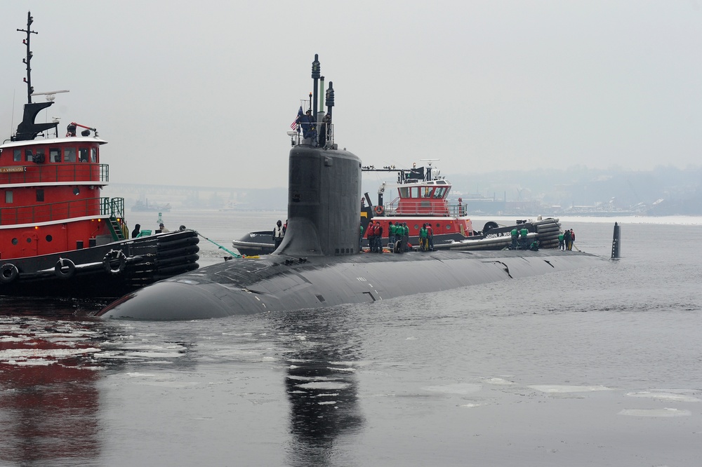 USS Minnesota arrives at Submarine Base New London