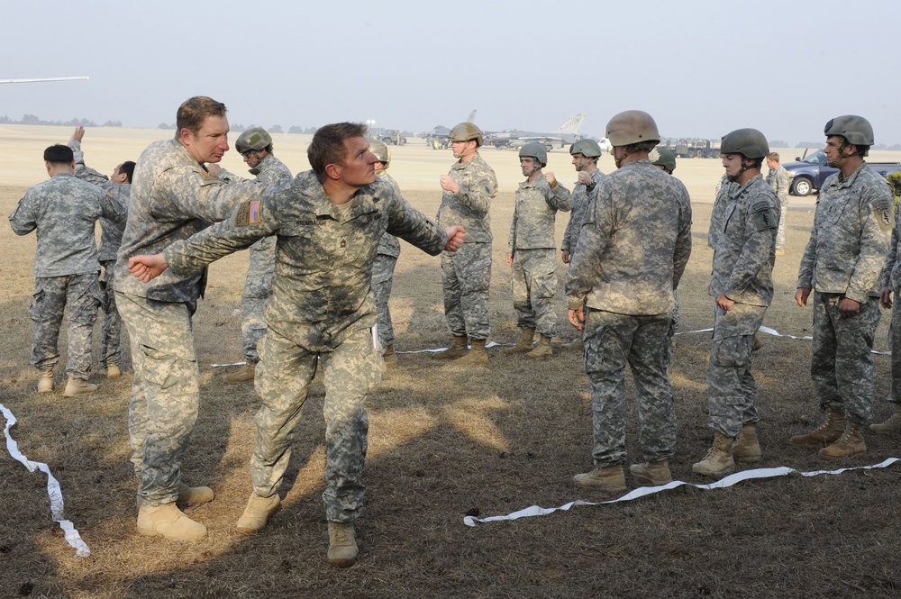 US and ROK air forces Joint Jump Training